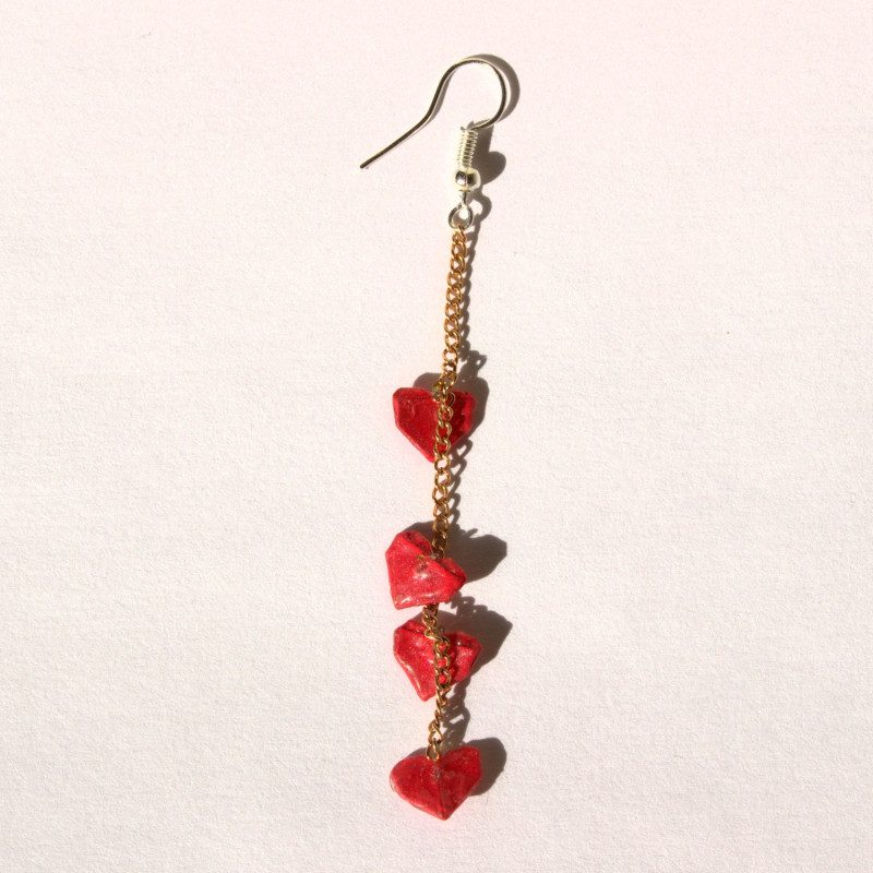 Boucle d'oreille chaîne de cœurs