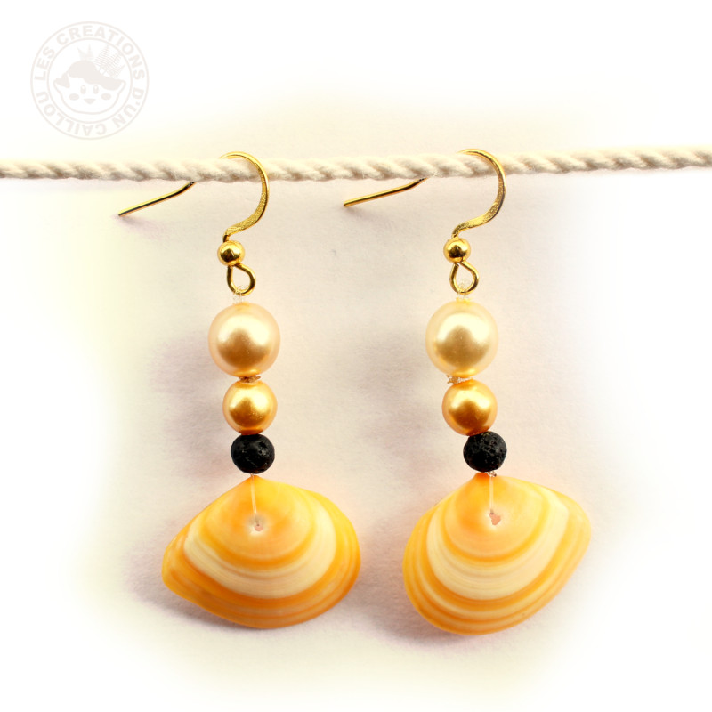 Boucles d'oreilles coquillages et perles jaunes