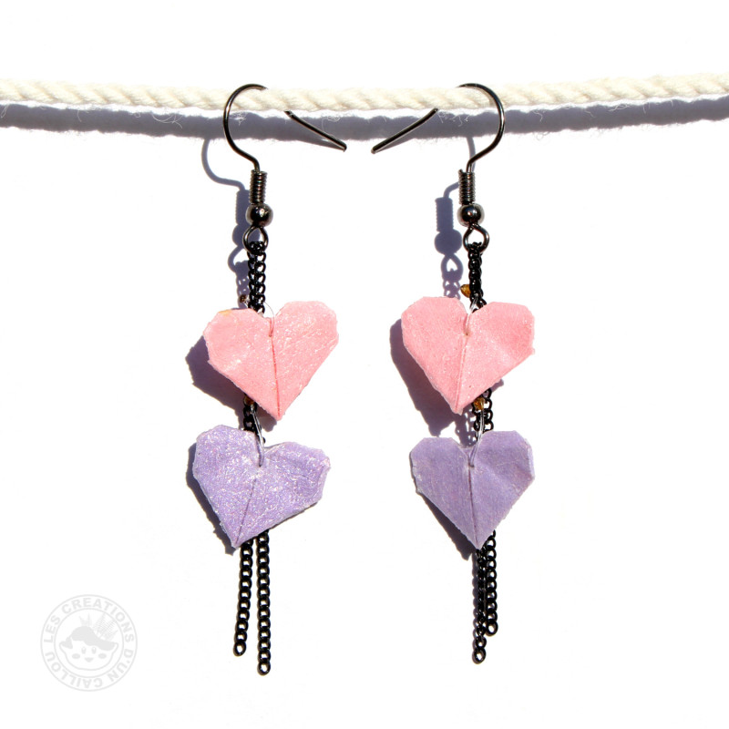 Boucles d'oreilles chaînette de coeurs roses et violets