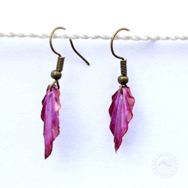 Boucles d'oreilles feuilles violet vif