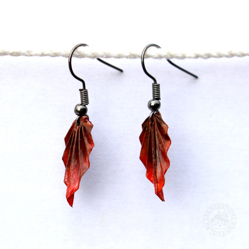 Boucles d'oreilles feuilles noires et rouges