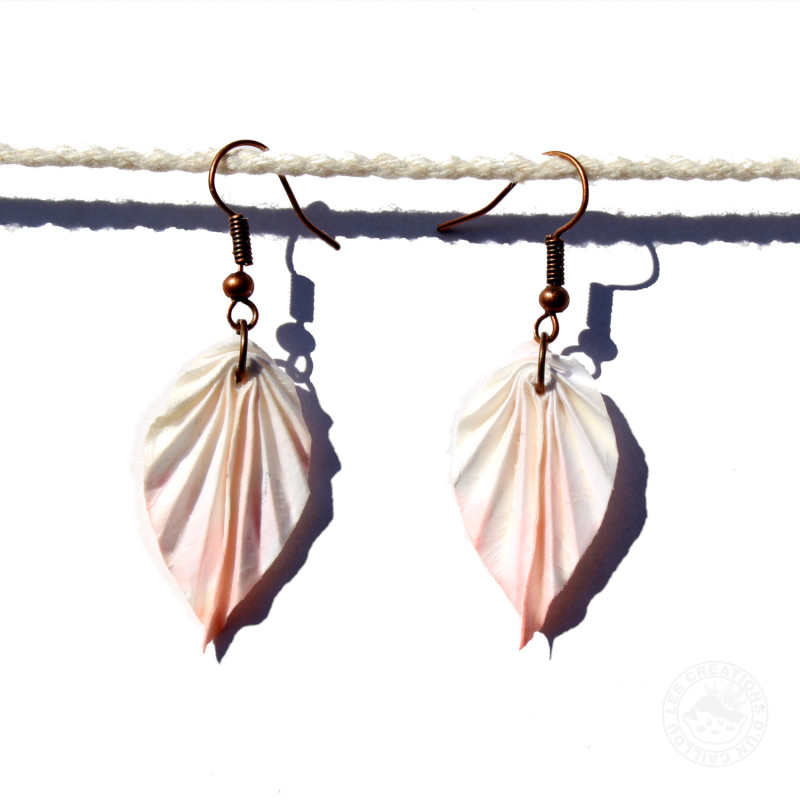 Boucles d'oreilles feuilles blanches et roses