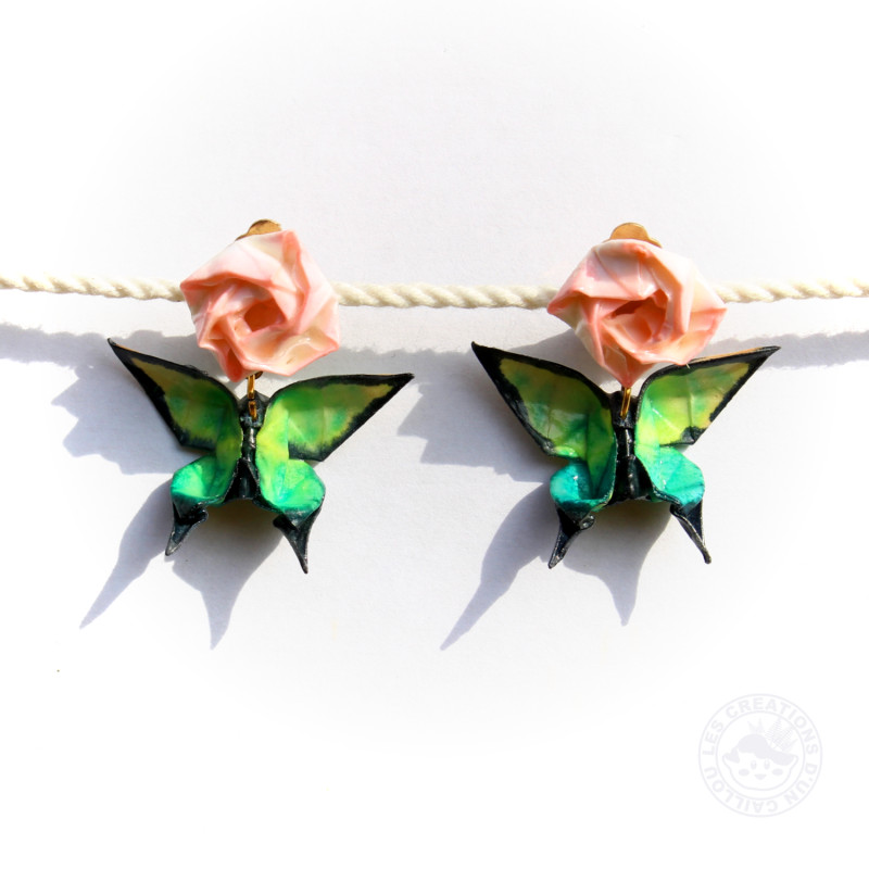 Clips d'oreilles roses roses et papillons verts
