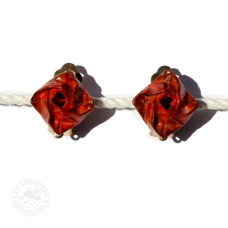 Clips d'oreilles roses rouges