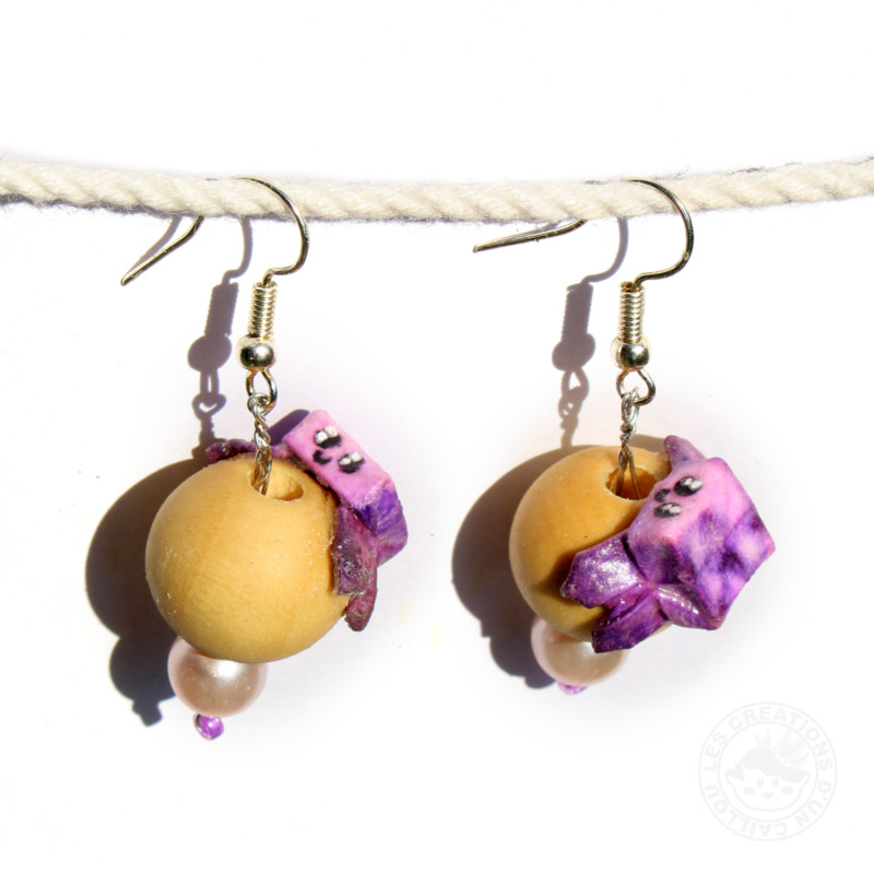 Boucles d'oreilles minis poulpes violets et perles en bois