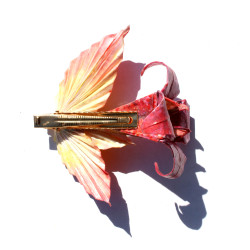 Pince à cheveux fleur de lys et feuilles rouges orangées