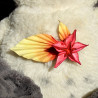 Broches fleuries avec feuilles