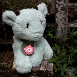 Broche nénuphar avec feuille