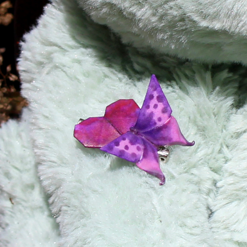 Broche papillon sur coeur